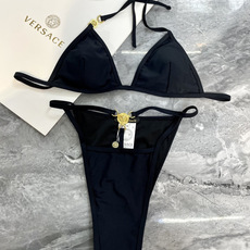 范思哲新款比基尼泳衣 对版五金😍🥰适合多种场景的游泳衣🏊♀️海边 游泳池 温泉 水上乐园 漂流都可以 范思哲新款比基尼泳衣 对版五金😍🥰适合多种场景的游泳衣🏊♀️海边 游泳池 温泉 水上乐园 漂流都可以