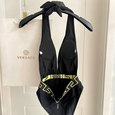 范思哲新款连体泳衣 对版五金😍🥰适合多种场景的游泳衣🏊♀️海边 游泳池 温泉 水上乐园 漂流都可以😌 范思哲新款连体泳衣 对版五金😍🥰适合多种场景的游泳衣🏊♀️海边 游泳池 温泉 水上乐园 漂流都可以😌