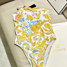 范思哲新款连体泳衣 对版五金😍🥰适合多种场景的游泳衣🏊♀️海边 游泳池 温泉 水上乐园 漂流都可以😌 范思哲新款连体泳衣 对版五金😍🥰适合多种场景的游泳衣🏊♀️海边 游泳池 温泉 水上乐园 漂流都可以😌