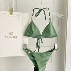 范思哲新款比基尼泳衣 对版五金😍🥰适合多种场景的游泳衣🏊♀️海边 游泳池 温泉 水上乐园 漂流都可以 范思哲新款比基尼泳衣 对版五金😍🥰适合多种场景的游泳衣🏊♀️海边 游泳池 温泉 水上乐园 漂流都可以