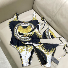 范思哲新款连体泳衣 😍🥰适合多种场景的游泳衣🏊♀️海边 游泳池 温泉 水上乐园 漂流都可以😌内搭也完 范思哲新款连体泳衣 😍🥰适合多种场景的游泳衣🏊♀️海边 游泳池 温泉 水上乐园 漂流都可以😌内搭也完