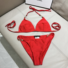 范思哲新款比基尼泳衣 对版五金😍🥰适合多种场景的游泳衣🏊♀️海边 游泳池 温泉 水上乐园 漂流都可以 范思哲新款比基尼泳衣 对版五金😍🥰适合多种场景的游泳衣🏊♀️海边 游泳池 温泉 水上乐园 漂流都可以