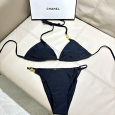 范思哲新款比基尼泳衣 对版五金😍🥰适合多种场景的游泳衣🏊♀️海边 游泳池 温泉 水上乐园 漂流都可以 范思哲新款比基尼泳衣 对版五金😍🥰适合多种场景的游泳衣🏊♀️海边 游泳池 温泉 水上乐园 漂流都可以