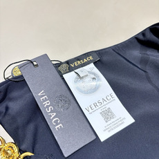 范思哲新款比基尼泳衣 对版五金😍🥰适合多种场景的游泳衣🏊♀️海边 游泳池 温泉 水上乐园 漂流都可以 范思哲新款比基尼泳衣 对版五金😍🥰适合多种场景的游泳衣🏊♀️海边 游泳池 温泉 水上乐园 漂流都可以