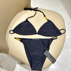 范思哲新款比基尼泳衣 对版五金😍🥰适合多种场景的游泳衣🏊♀️海边 游泳池 温泉 水上乐园 漂流都可以 范思哲新款比基尼泳衣 对版五金😍🥰适合多种场景的游泳衣🏊♀️海边 游泳池 温泉 水上乐园 漂流都可以