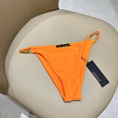 范思哲新款比基尼泳衣 对版五金😍🥰适合多种场景的游泳衣🏊♀️海边 游泳池 温泉 水上乐园 漂流都可以 范思哲新款比基尼泳衣 对版五金😍🥰适合多种场景的游泳衣🏊♀️海边 游泳池 温泉 水上乐园 漂流都可以