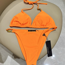 范思哲新款比基尼泳衣 对版五金😍🥰适合多种场景的游泳衣🏊♀️海边 游泳池 温泉 水上乐园 漂流都可以 范思哲新款比基尼泳衣 对版五金😍🥰适合多种场景的游泳衣🏊♀️海边 游泳池 温泉 水上乐园 漂流都可以