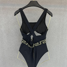 范思哲新款连体泳衣 对版五金😍🥰适合多种场景的游泳衣🏊♀️海边 游泳池 温泉 水上乐园 漂流都可以😌 范思哲新款连体泳衣 对版五金😍🥰适合多种场景的游泳衣🏊♀️海边 游泳池 温泉 水上乐园 漂流都可以😌