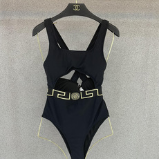 范思哲新款连体泳衣 对版五金😍🥰适合多种场景的游泳衣🏊♀️海边 游泳池 温泉 水上乐园 漂流都可以😌 范思哲新款连体泳衣 对版五金😍🥰适合多种场景的游泳衣🏊♀️海边 游泳池 温泉 水上乐园 漂流都可以😌