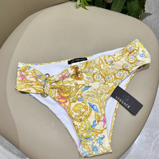 范思哲新款比基尼泳衣 对版五金😍🥰适合多种场景的游泳衣🏊♀️海边 游泳池 温泉 水上乐园 漂流都可以 范思哲新款比基尼泳衣 对版五金😍🥰适合多种场景的游泳衣🏊♀️海边 游泳池 温泉 水上乐园 漂流都可以