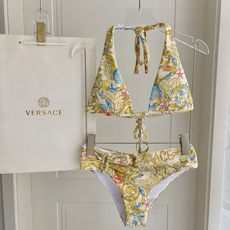 范思哲新款比基尼泳衣 对版五金😍🥰适合多种场景的游泳衣🏊♀️海边 游泳池 温泉 水上乐园 漂流都可以 范思哲新款比基尼泳衣 对版五金😍🥰适合多种场景的游泳衣🏊♀️海边 游泳池 温泉 水上乐园 漂流都可以