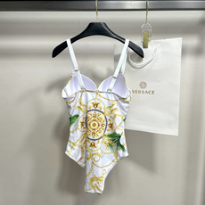 范思哲新款比基尼时尚潮流款 😍🥰适合多种场景的游泳衣🏊♀️海边 游泳池 温泉 水上乐园 漂流都可以😌内 范思哲新款比基尼时尚潮流款 😍🥰适合多种场景的游泳衣🏊♀️海边 游泳池 温泉 水上乐园 漂流都可以😌内