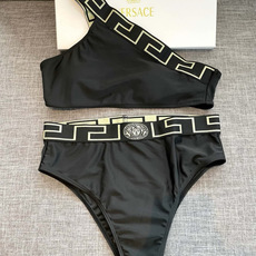范思哲新款比基尼泳衣 🥰适合多种场景的游泳衣🏊♀️海边 游泳池 温泉 水上乐园 漂流都可以😌内搭也完 范思哲新款比基尼泳衣 🥰适合多种场景的游泳衣🏊♀️海边 游泳池 温泉 水上乐园 漂流都可以😌内搭也完