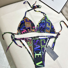 范思哲比基尼😍🥰适合多种场景的游泳衣🏊♀️海边 游泳池 温泉 水上乐园 漂流都可以😌内搭也完全可以 连 范思哲比基尼😍🥰适合多种场景的游泳衣🏊♀️海边 游泳池 温泉 水上乐园 漂流都可以😌内搭也完全可以 连