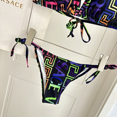范思哲比基尼😍🥰适合多种场景的游泳衣🏊♀️海边 游泳池 温泉 水上乐园 漂流都可以😌内搭也完全可以 连 范思哲比基尼😍🥰适合多种场景的游泳衣🏊♀️海边 游泳池 温泉 水上乐园 漂流都可以😌内搭也完全可以 连