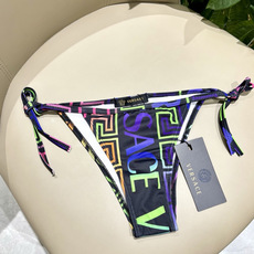 范思哲比基尼😍🥰适合多种场景的游泳衣🏊♀️海边 游泳池 温泉 水上乐园 漂流都可以😌内搭也完全可以 连 范思哲比基尼😍🥰适合多种场景的游泳衣🏊♀️海边 游泳池 温泉 水上乐园 漂流都可以😌内搭也完全可以 连