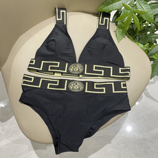 范思哲比基尼😍🥰适合多种场景的游泳衣🏊♀️海边 游泳池 温泉 水上乐园 漂流都可以😌内搭也完全可以 连 范思哲比基尼😍🥰适合多种场景的游泳衣🏊♀️海边 游泳池 温泉 水上乐园 漂流都可以😌内搭也完全可以 连