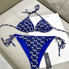 范思哲比基尼😍🥰适合多种场景的游泳衣🏊♀️海边 游泳池 温泉 水上乐园 漂流都可以😌内搭也完全可以 连 范思哲比基尼😍🥰适合多种场景的游泳衣🏊♀️海边 游泳池 温泉 水上乐园 漂流都可以😌内搭也完全可以 连