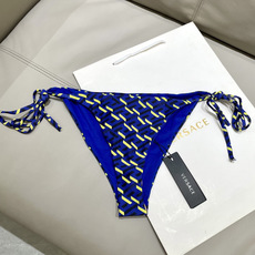 范思哲比基尼😍🥰适合多种场景的游泳衣🏊♀️海边 游泳池 温泉 水上乐园 漂流都可以😌内搭也完全可以 连 范思哲比基尼😍🥰适合多种场景的游泳衣🏊♀️海边 游泳池 温泉 水上乐园 漂流都可以😌内搭也完全可以 连