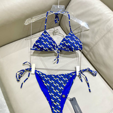 范思哲比基尼😍🥰适合多种场景的游泳衣🏊♀️海边 游泳池 温泉 水上乐园 漂流都可以😌内搭也完全可以 连 范思哲比基尼😍🥰适合多种场景的游泳衣🏊♀️海边 游泳池 温泉 水上乐园 漂流都可以😌内搭也完全可以 连