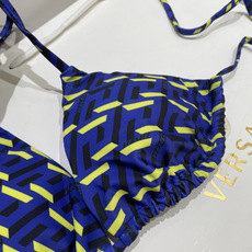 范思哲比基尼😍🥰适合多种场景的游泳衣🏊♀️海边 游泳池 温泉 水上乐园 漂流都可以😌内搭也完全可以 连 范思哲比基尼😍🥰适合多种场景的游泳衣🏊♀️海边 游泳池 温泉 水上乐园 漂流都可以😌内搭也完全可以 连