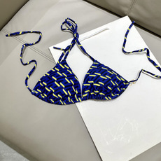 范思哲比基尼😍🥰适合多种场景的游泳衣🏊♀️海边 游泳池 温泉 水上乐园 漂流都可以😌内搭也完全可以 连 范思哲比基尼😍🥰适合多种场景的游泳衣🏊♀️海边 游泳池 温泉 水上乐园 漂流都可以😌内搭也完全可以 连