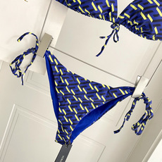 范思哲比基尼😍🥰适合多种场景的游泳衣🏊♀️海边 游泳池 温泉 水上乐园 漂流都可以😌内搭也完全可以 连 范思哲比基尼😍🥰适合多种场景的游泳衣🏊♀️海边 游泳池 温泉 水上乐园 漂流都可以😌内搭也完全可以 连