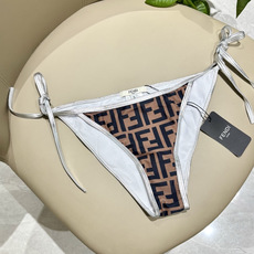芬迪比基尼银色边😍🥰适合多种场景的游泳衣🏊♀️海边 游泳池 温泉 水上乐园 漂流都可以😌内搭也完全可以 芬迪比基尼银色边😍🥰适合多种场景的游泳衣🏊♀️海边 游泳池 温泉 水上乐园 漂流都可以😌内搭也完全可以