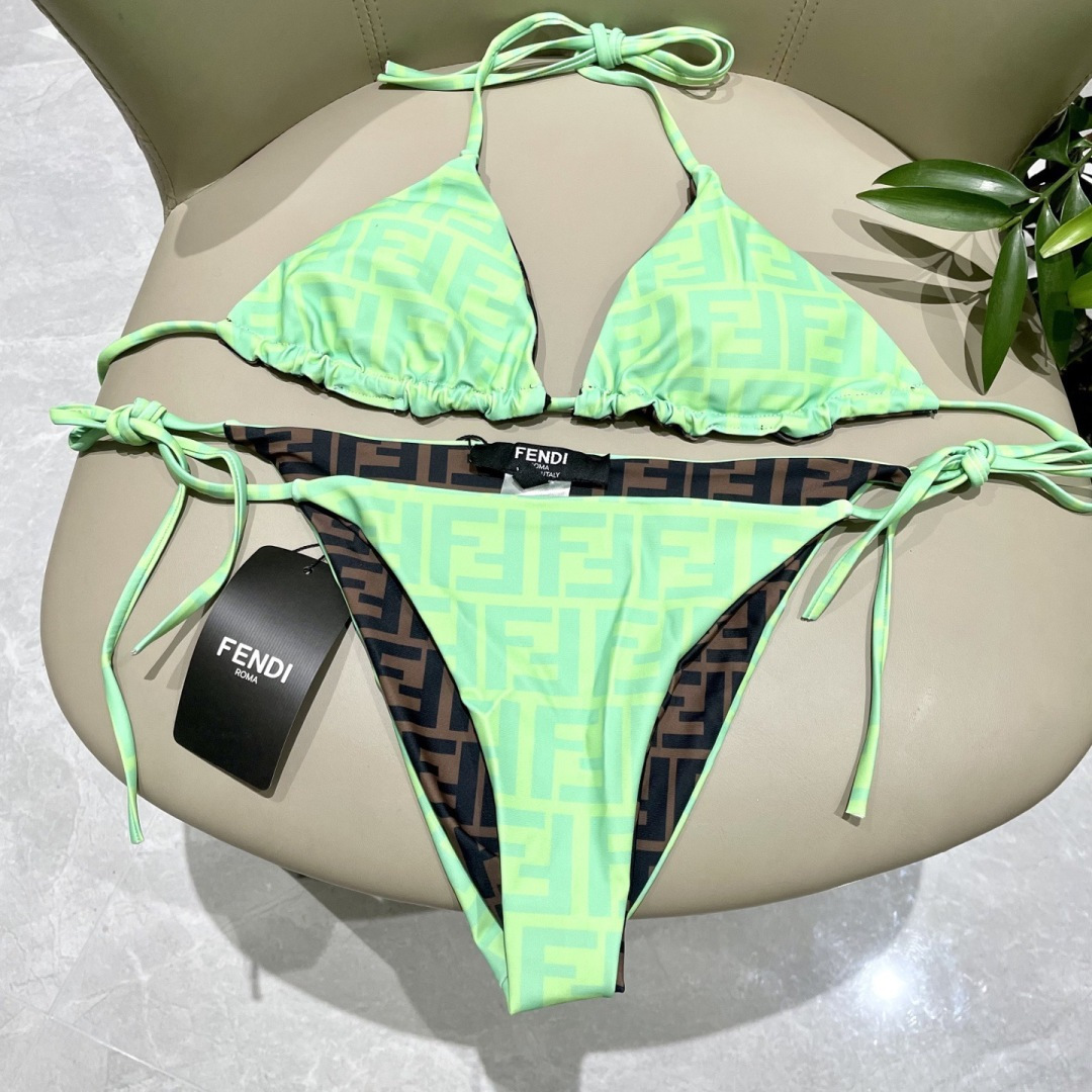 Fendi 芬迪比基尼双面可穿😍🥰适合多种场景的游泳衣🏊‍♀️海边 游泳池 温泉 水上乐园 漂流都可以😌