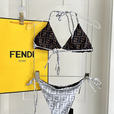 Fendi 芬迪比基尼双面可穿😍🥰适合多种场景的游泳衣🏊♀️海边 游泳池 温泉 水上乐园 漂流都可以😌 Fendi 芬迪比基尼双面可穿😍🥰适合多种场景的游泳衣🏊♀️海边 游泳池 温泉 水上乐园 漂流都可以😌