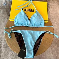 Fendi 芬迪比基尼双面可穿😍🥰适合多种场景的游泳衣🏊♀️海边 游泳池 温泉 水上乐园 漂流都可以😌 Fendi 芬迪比基尼双面可穿😍🥰适合多种场景的游泳衣🏊♀️海边 游泳池 温泉 水上乐园 漂流都可以😌