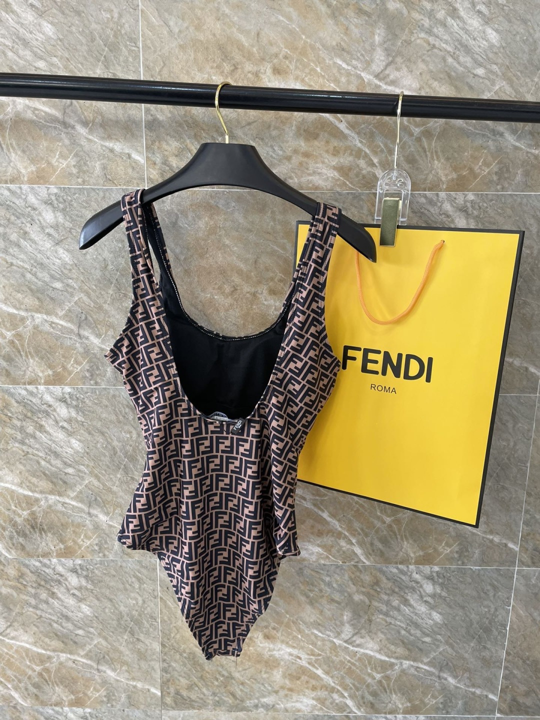 Fendi 芬迪泳衣😍🥰适合多种场景的游泳衣🏊‍♀️海边 游泳池 温泉 水上乐园 漂流都可以😌内搭也完全