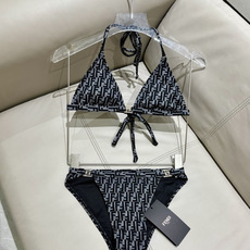 芬迪比基尼😍🥰适合多种场景的游泳衣🏊♀️海边 游泳池 温泉 水上乐园 漂流都可以😌内搭也完全可以 连体 芬迪比基尼😍🥰适合多种场景的游泳衣🏊♀️海边 游泳池 温泉 水上乐园 漂流都可以😌内搭也完全可以 连体