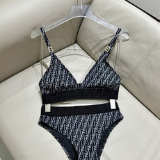 芬迪比基尼😍🥰适合多种场景的游泳衣🏊♀️海边 游泳池 温泉 水上乐园 漂流都可以😌内搭也完全可以 连体 芬迪比基尼😍🥰适合多种场景的游泳衣🏊♀️海边 游泳池 温泉 水上乐园 漂流都可以😌内搭也完全可以 连体