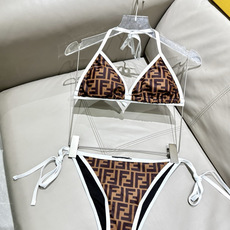 芬迪比基尼白边😍🥰适合多种场景的游泳衣🏊♀️海边 游泳池 温泉 水上乐园 漂流都可以😌内搭也完全可以 芬迪比基尼白边😍🥰适合多种场景的游泳衣🏊♀️海边 游泳池 温泉 水上乐园 漂流都可以😌内搭也完全可以