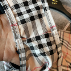 巴宝莉新款连体泳衣 😍🥰适合多种场景的游泳衣🏊♀️海边 游泳池 温泉 水上乐园 漂流都可以😌内搭也完 巴宝莉新款连体泳衣 😍🥰适合多种场景的游泳衣🏊♀️海边 游泳池 温泉 水上乐园 漂流都可以😌内搭也完