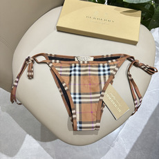 巴宝莉新款比基尼泳衣 😍🥰适合多种场景的游泳衣🏊♀️海边 游泳池 温泉 水上乐园 漂流都可以😌内搭也 巴宝莉新款比基尼泳衣 😍🥰适合多种场景的游泳衣🏊♀️海边 游泳池 温泉 水上乐园 漂流都可以😌内搭也