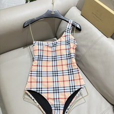 巴宝莉新款连体泳衣 😍🥰适合多种场景的游泳衣🏊♀️海边 游泳池 温泉 水上乐园 漂流都可以😌内搭也完 巴宝莉新款连体泳衣 😍🥰适合多种场景的游泳衣🏊♀️海边 游泳池 温泉 水上乐园 漂流都可以😌内搭也完