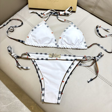 巴宝莉新款比基尼泳衣 😍🥰适合多种场景的游泳衣🏊♀️海边 游泳池 温泉 水上乐园 漂流都可以😌内搭也 巴宝莉新款比基尼泳衣 😍🥰适合多种场景的游泳衣🏊♀️海边 游泳池 温泉 水上乐园 漂流都可以😌内搭也