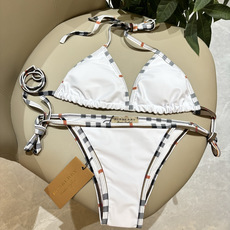 巴宝莉新款比基尼泳衣 😍🥰适合多种场景的游泳衣🏊♀️海边 游泳池 温泉 水上乐园 漂流都可以😌内搭也 巴宝莉新款比基尼泳衣 😍🥰适合多种场景的游泳衣🏊♀️海边 游泳池 温泉 水上乐园 漂流都可以😌内搭也