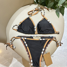 巴宝莉新款比基尼泳衣 😍🥰适合多种场景的游泳衣🏊♀️海边 游泳池 温泉 水上乐园 漂流都可以😌内搭也 巴宝莉新款比基尼泳衣 😍🥰适合多种场景的游泳衣🏊♀️海边 游泳池 温泉 水上乐园 漂流都可以😌内搭也