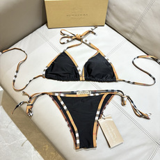 巴宝莉新款比基尼泳衣 😍🥰适合多种场景的游泳衣🏊♀️海边 游泳池 温泉 水上乐园 漂流都可以😌内搭也 巴宝莉新款比基尼泳衣 😍🥰适合多种场景的游泳衣🏊♀️海边 游泳池 温泉 水上乐园 漂流都可以😌内搭也