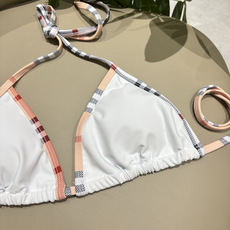 巴宝莉新款比基尼泳衣 😍🥰适合多种场景的游泳衣🏊♀️海边 游泳池 温泉 水上乐园 漂流都可以😌内搭也 巴宝莉新款比基尼泳衣 😍🥰适合多种场景的游泳衣🏊♀️海边 游泳池 温泉 水上乐园 漂流都可以😌内搭也