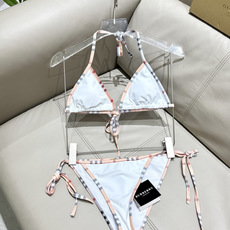 巴宝莉新款比基尼泳衣 😍🥰适合多种场景的游泳衣🏊♀️海边 游泳池 温泉 水上乐园 漂流都可以😌内搭也 巴宝莉新款比基尼泳衣 😍🥰适合多种场景的游泳衣🏊♀️海边 游泳池 温泉 水上乐园 漂流都可以😌内搭也
