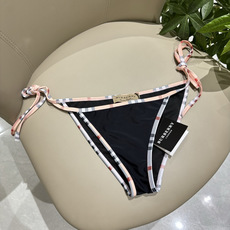巴宝莉新款比基尼泳衣 😍🥰适合多种场景的游泳衣🏊♀️海边 游泳池 温泉 水上乐园 漂流都可以😌内搭也 巴宝莉新款比基尼泳衣 😍🥰适合多种场景的游泳衣🏊♀️海边 游泳池 温泉 水上乐园 漂流都可以😌内搭也