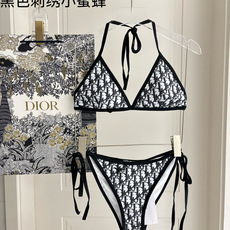 Dior比基尼👙刺绣小蜜蜂 经典字母印花 拿捏度假氛围感 满印字母印花 度假高级感密码 Dio Dior比基尼👙刺绣小蜜蜂 经典字母印花 拿捏度假氛围感 满印字母印花 度假高级感密码 Dio