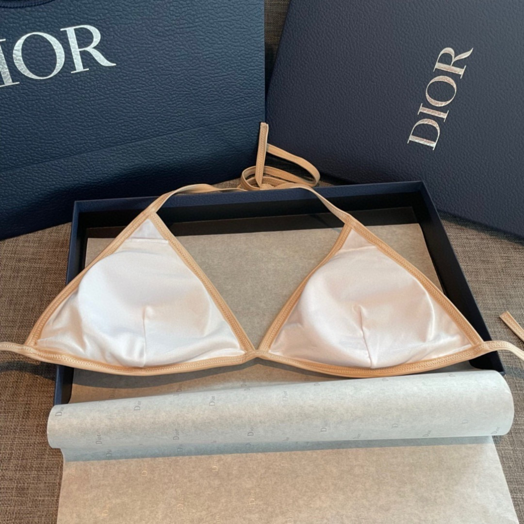 Dior 新款泳衣正品有售 超显气质 😍🥰适合多种场景的游泳衣🏊‍♀️海边 游泳池 温泉 水上乐园 漂流