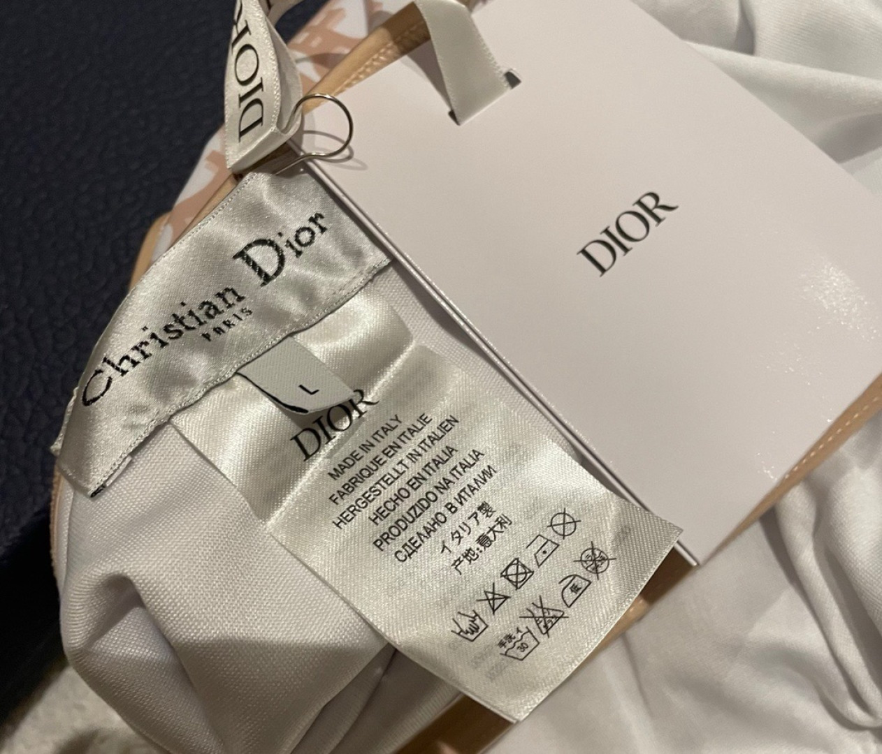 Dior 新款泳衣正品有售 超显气质 😍🥰适合多种场景的游泳衣🏊‍♀️海边 游泳池 温泉 水上乐园 漂流