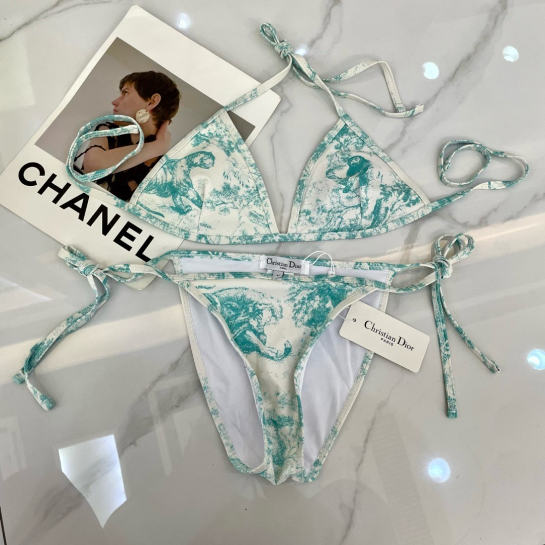 迪奥比基尼👙❤️😍🥰适合多种场景的游泳衣🏊‍♀️海边 游泳池 温泉 水上乐园 漂流都可以😌内搭外穿也完全