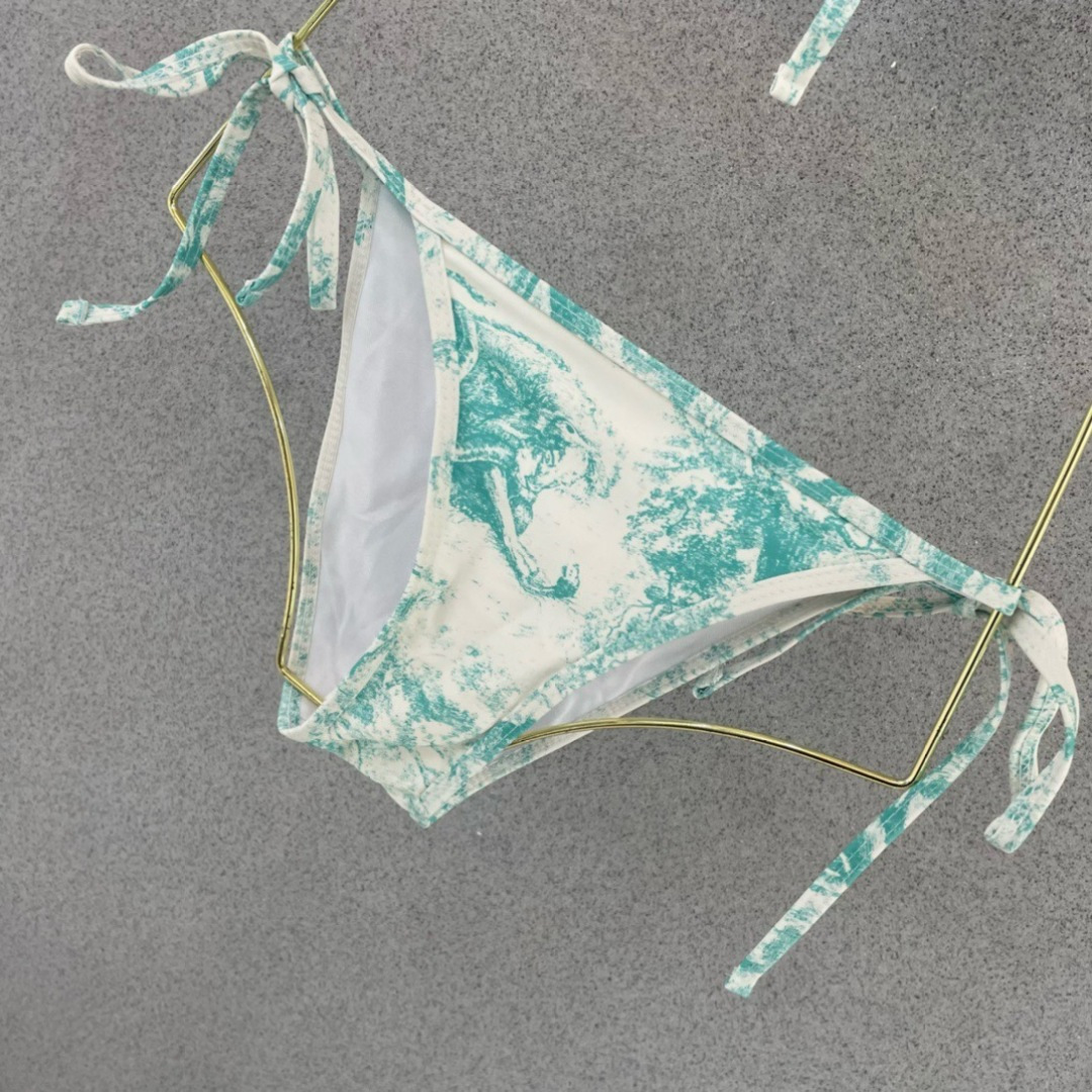 迪奥比基尼👙❤️😍🥰适合多种场景的游泳衣🏊‍♀️海边 游泳池 温泉 水上乐园 漂流都可以😌内搭外穿也完全